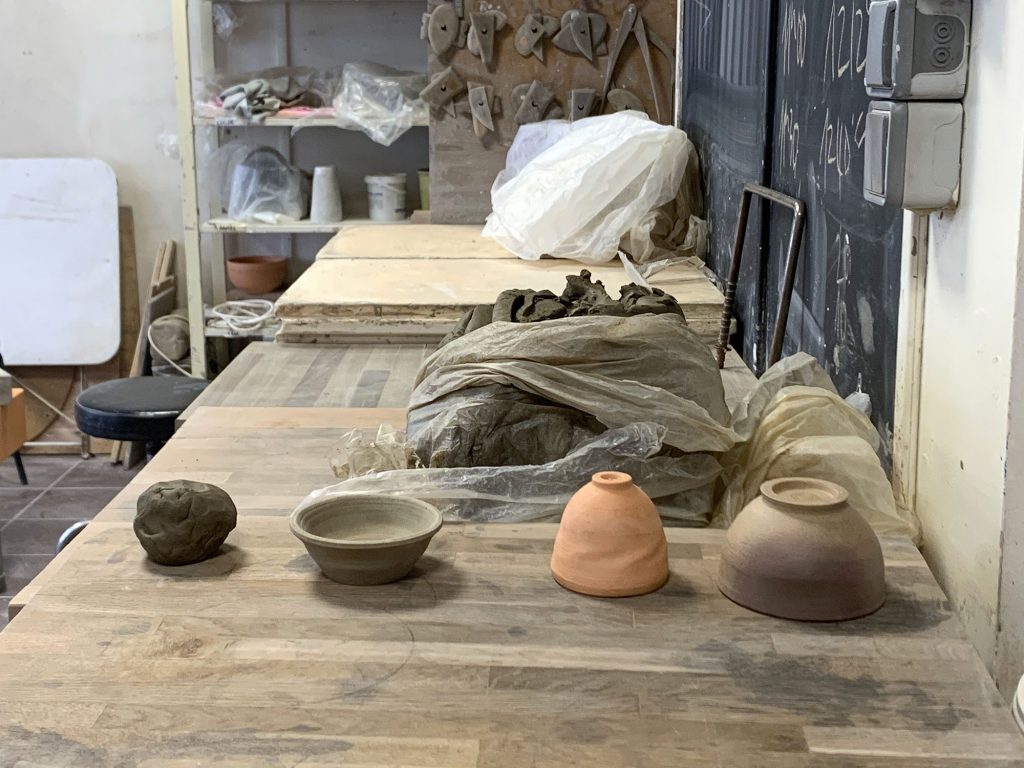 Etapes de cuisson du grès à cru séché cuit - stage de poterie tournage paris Argilerie